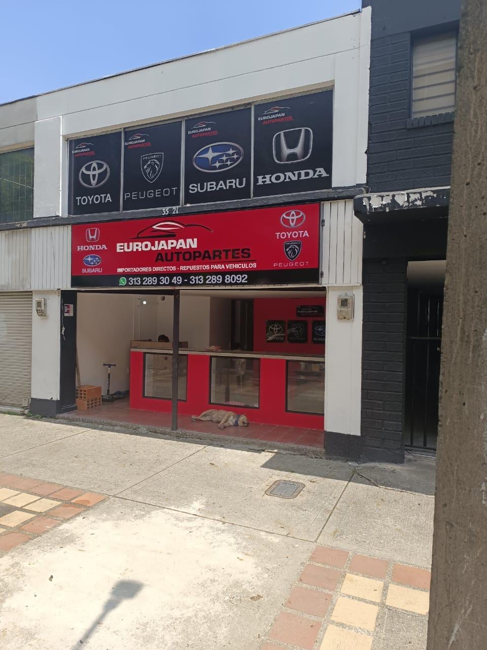 Fachada del local de Eurojapan Autopartes en la Carrera 51 #35-21, en el centro de Medellín